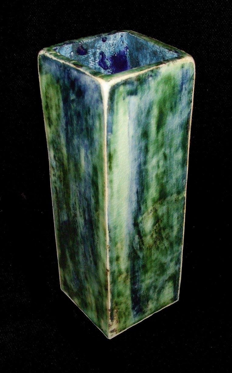 Glazed ceramic vessel